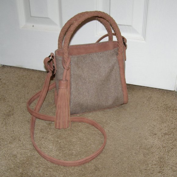 NEW Cute DANIELLE NICOLE Crossbody Bag w/Tassel - Picture 2 of 13